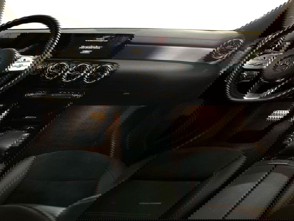 Mercedes-Benz CLA Shooting Brake usata a Bari (8)