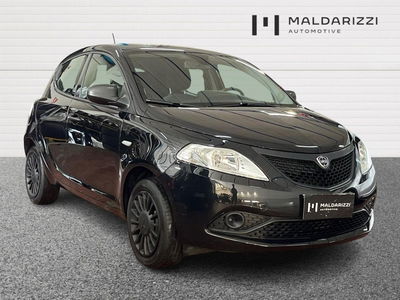 Lancia Ypsilon 1.0 FireFly 5 porte S&amp;S Hybrid Silver Plus del 2020 usata a Bari