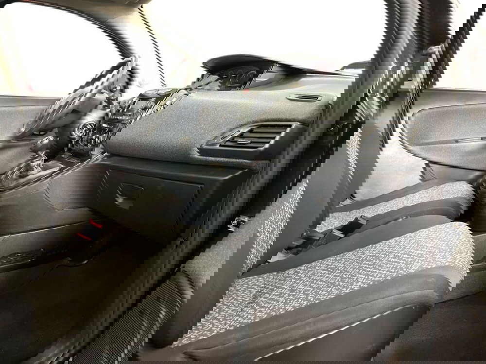 Lancia Ypsilon usata a Bari (9)
