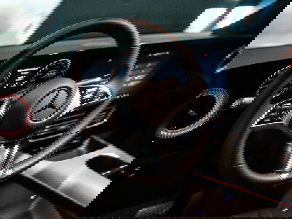 Mercedes-Benz GLB nuova a Ancona (13)