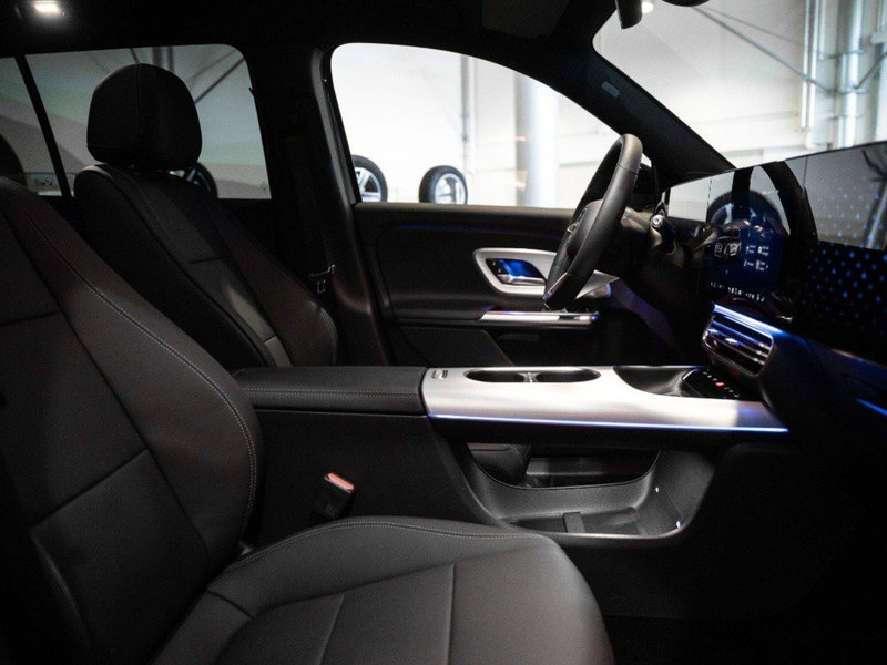 Mercedes-Benz GLB EQ nuova a Ancona (16)