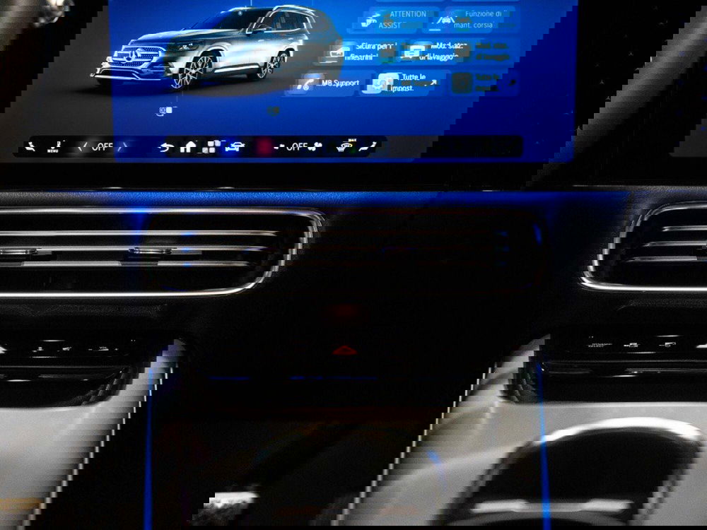 Mercedes-Benz GLB nuova a Ancona (20)