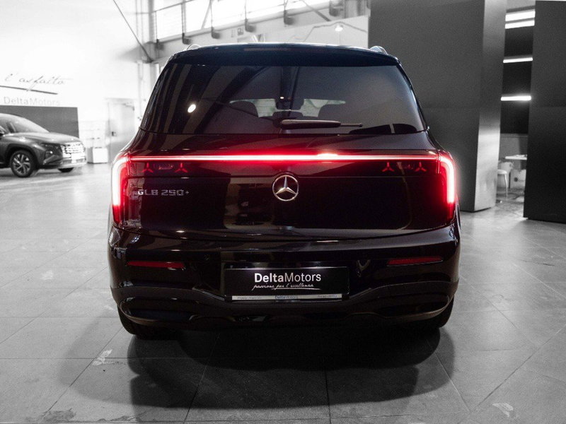 Mercedes-Benz GLB EQ nuova a Ancona (3)