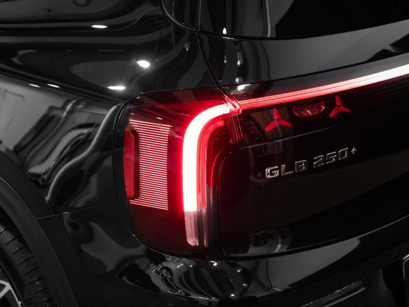 Mercedes-Benz GLB EQ nuova a Ancona (8)