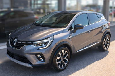 Renault Captur Full Hybrid E-Tech 145 CV Techno del 2023 usata a Rimini