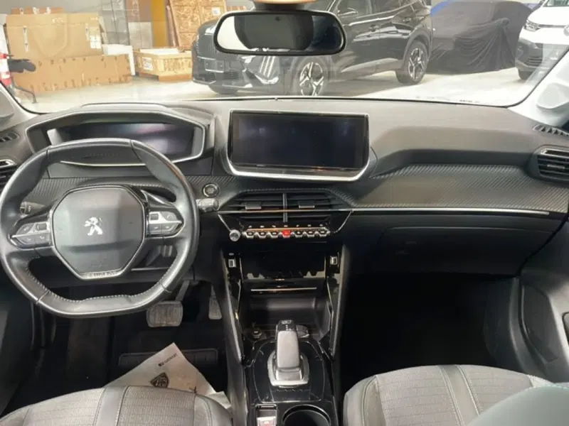 Peugeot 208 usata a Foggia (10)