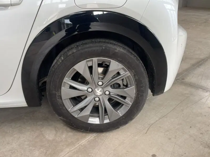 Peugeot 208 usata a Foggia (8)