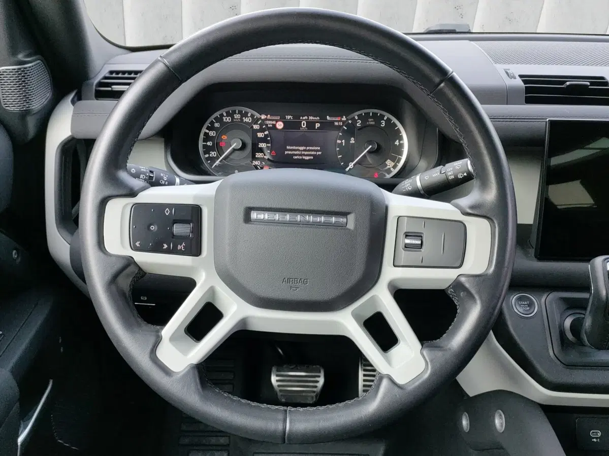 Land Rover Defender usata a Lecco (12)