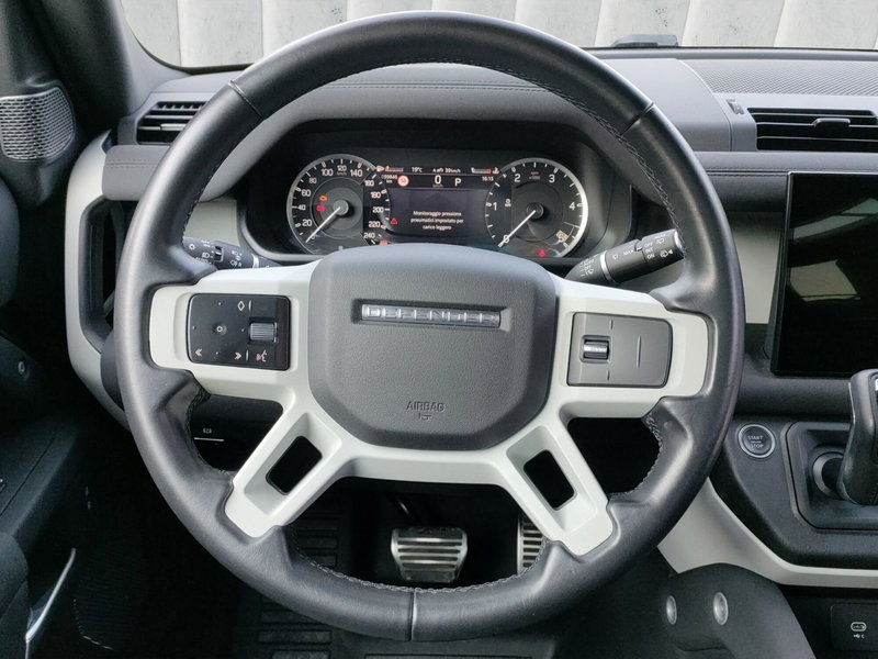 Land Rover Defender usata a Lecco (12)