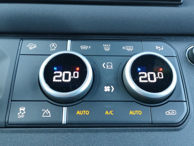 Land Rover Defender usata a Lecco (16)