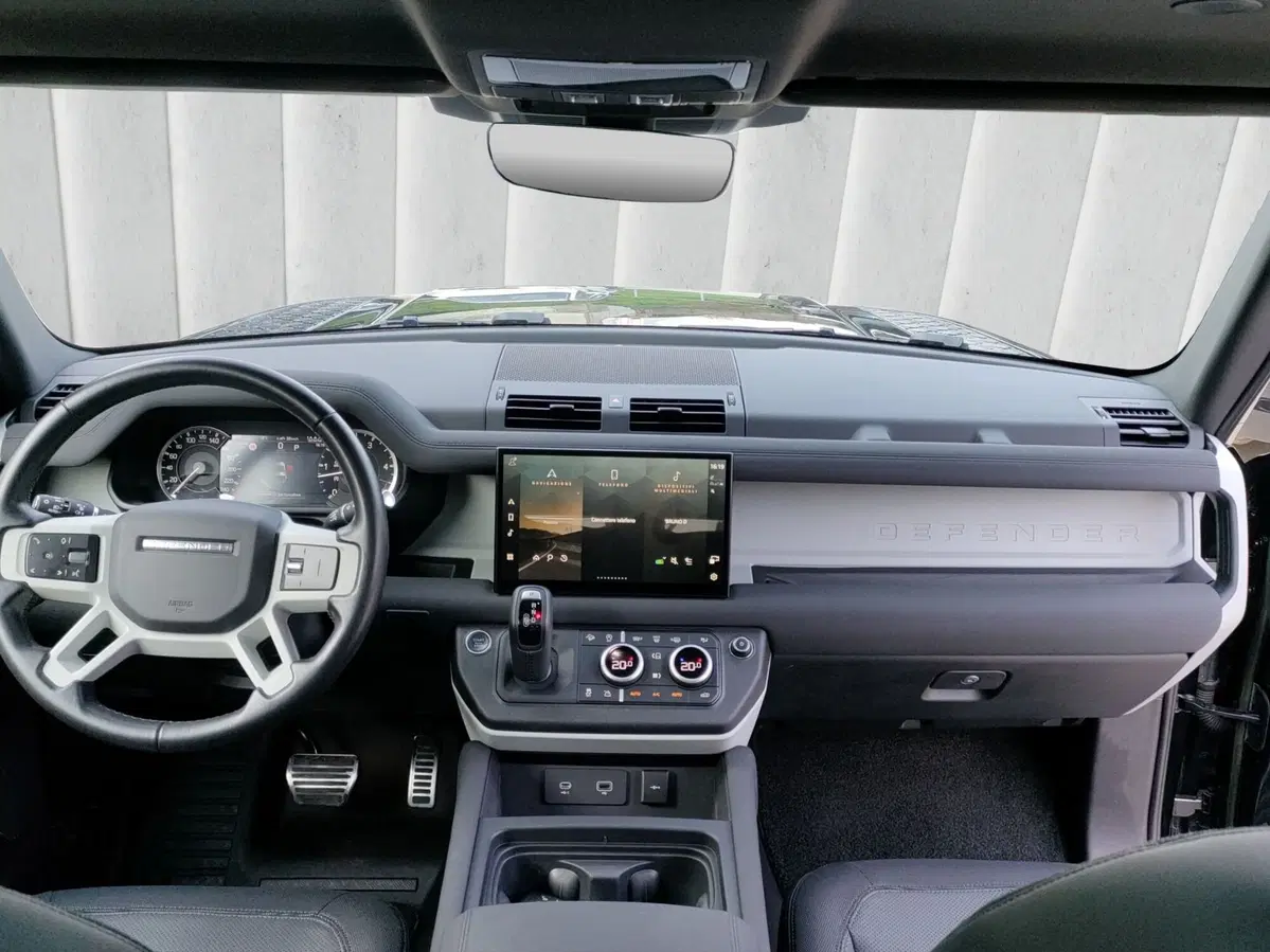 Land Rover Defender usata a Lecco (4)