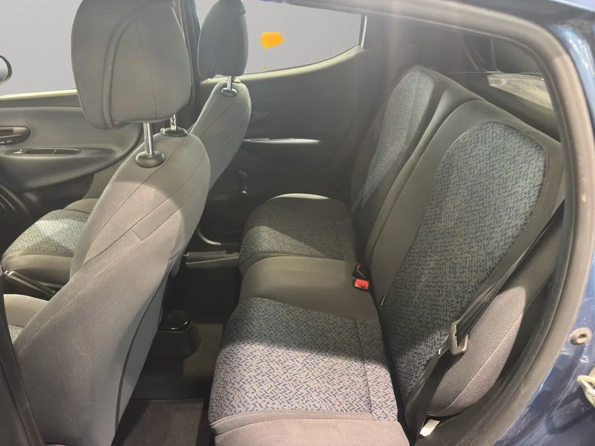 Lancia Ypsilon usata a Macerata (10)