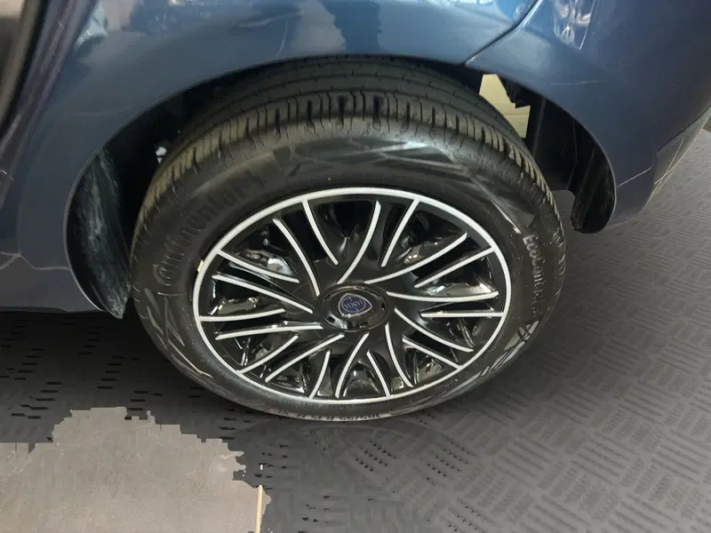 Lancia Ypsilon usata a Macerata (11)