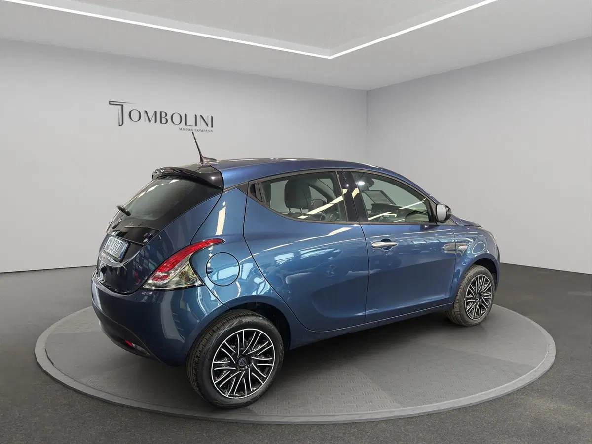 Lancia Ypsilon usata a Macerata (4)