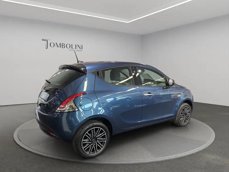 Lancia Ypsilon usata a Macerata (4)