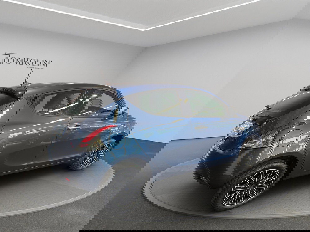 Lancia Ypsilon usata a Macerata (4)