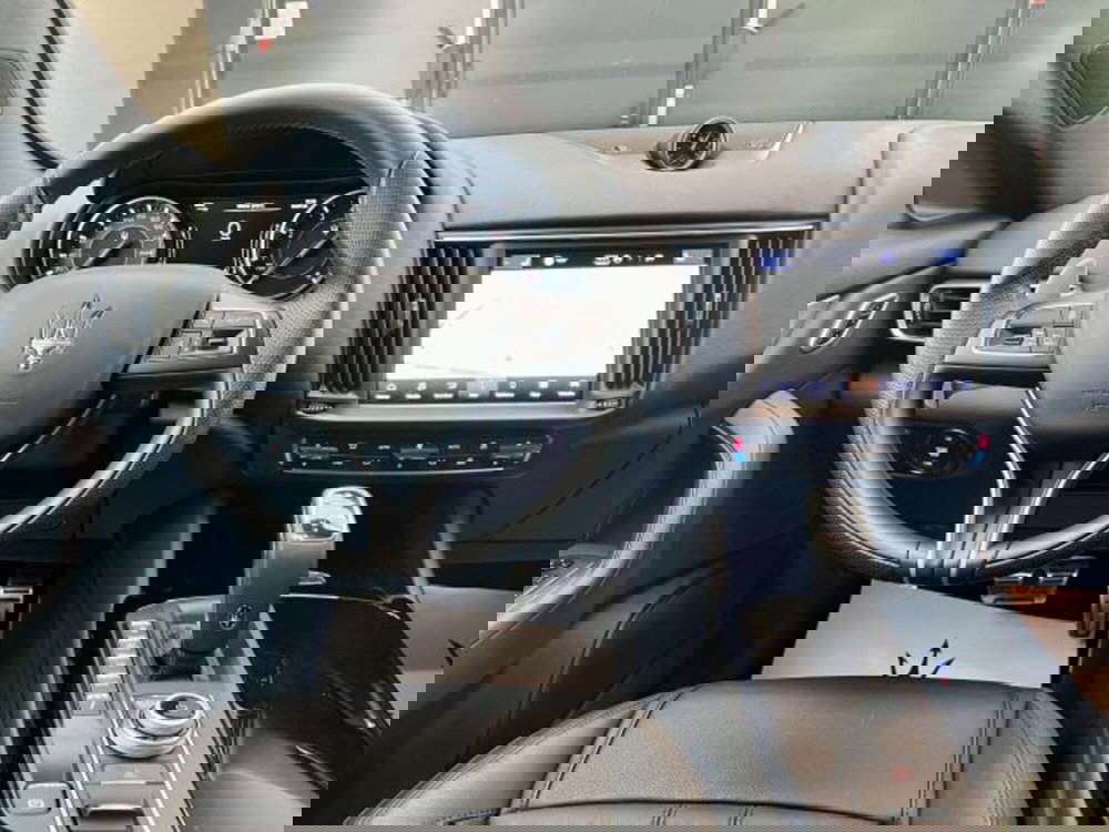 Maserati Levante usata a Torino (14)