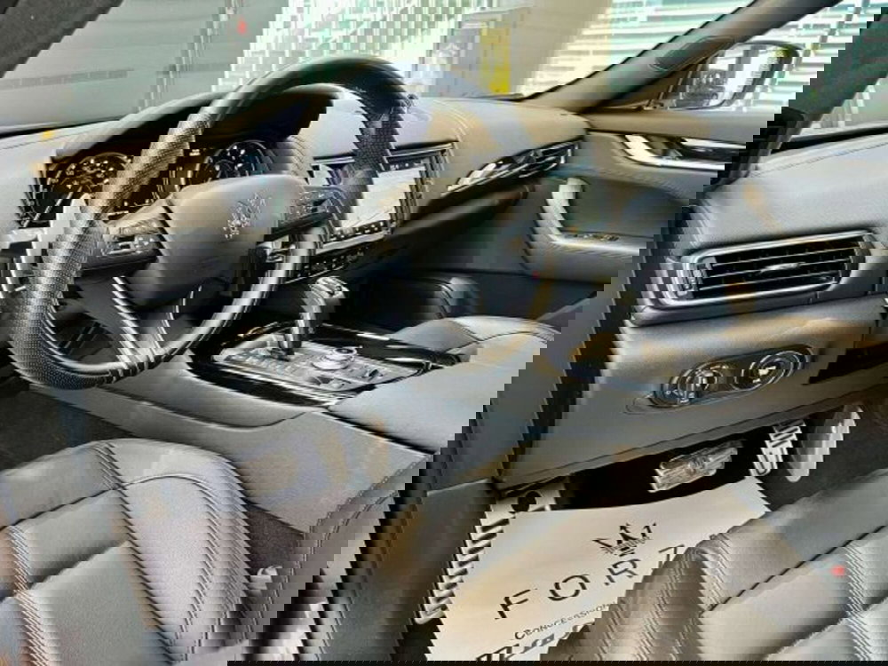 Maserati Levante usata a Torino (9)