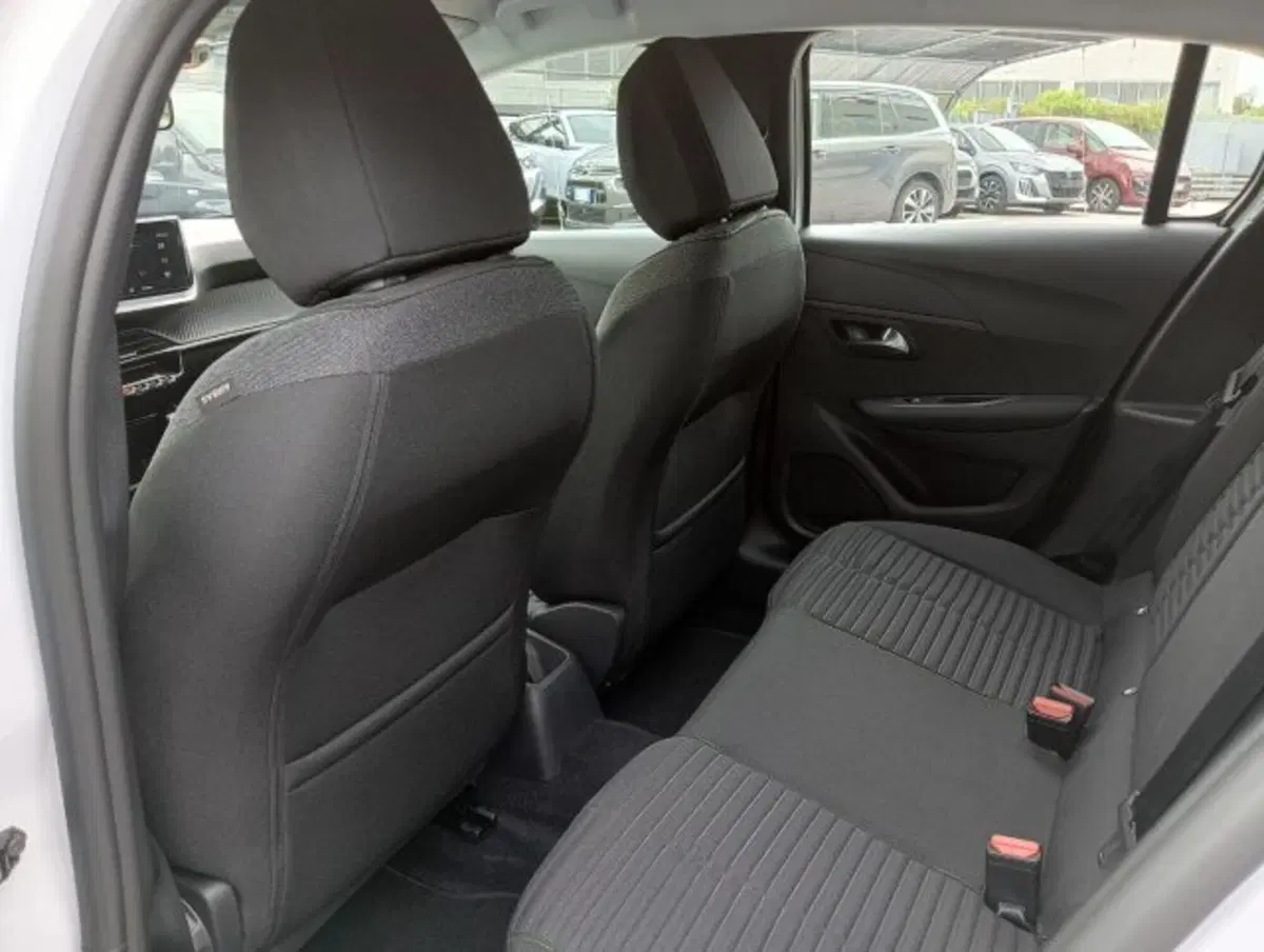 Peugeot 208 nuova a Brescia (11)