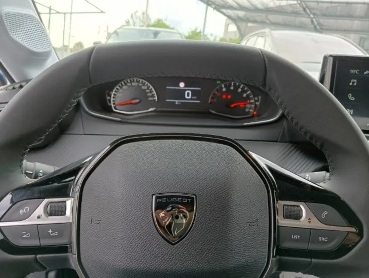 Peugeot 208 nuova a Brescia (8)