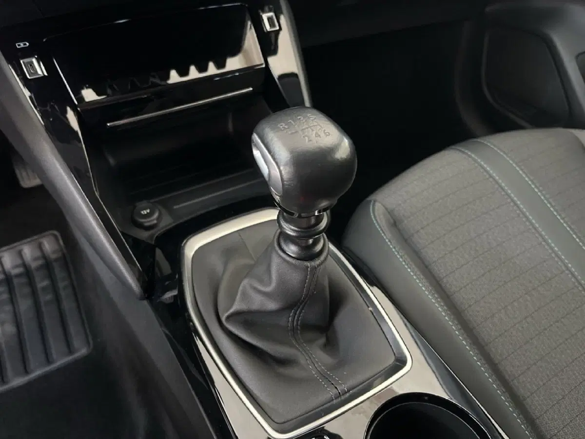 Peugeot 208 usata a Torino (13)