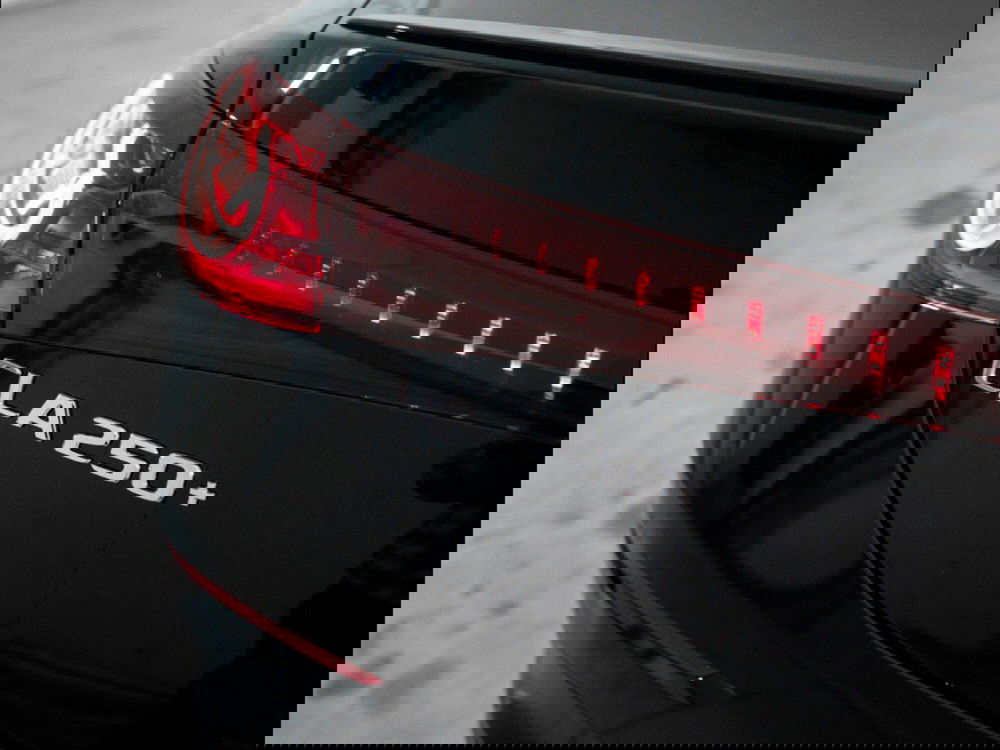 Mercedes-Benz CLA EQ nuova a Macerata (9)