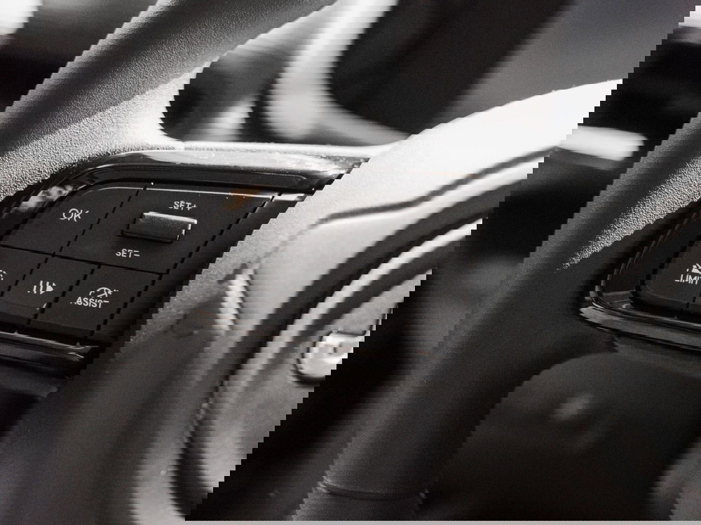 Jeep Avenger nuova a Prato (12)