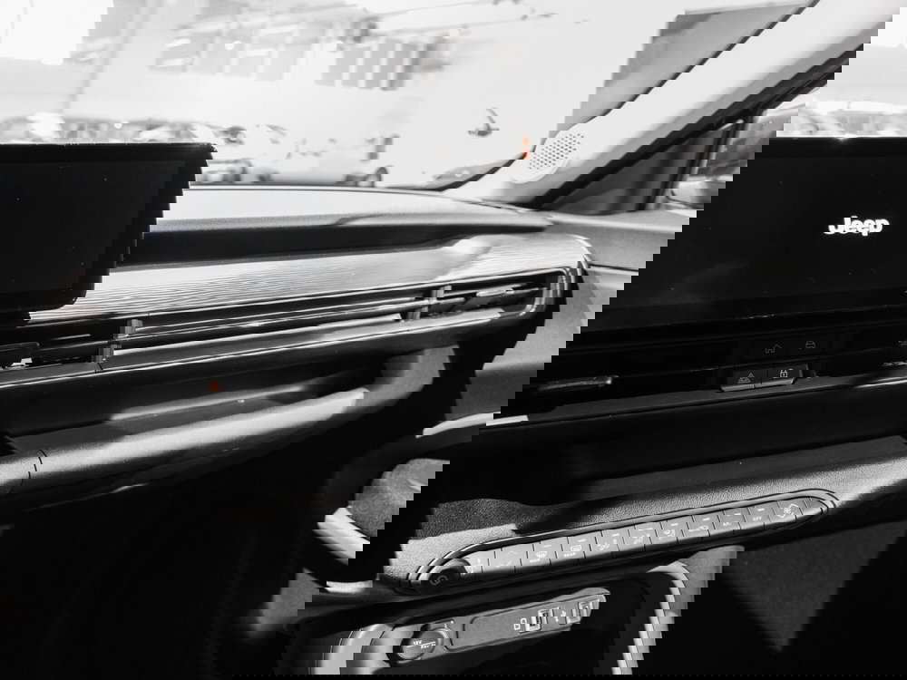 Jeep Avenger nuova a Prato (4)