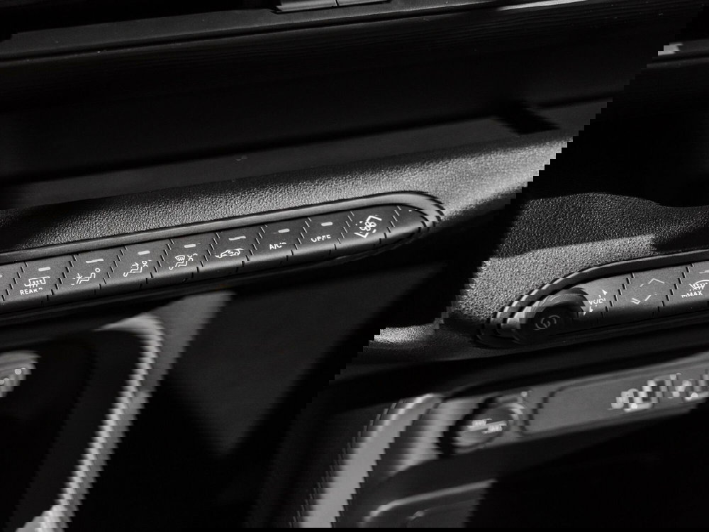 Jeep Avenger nuova a Prato (6)