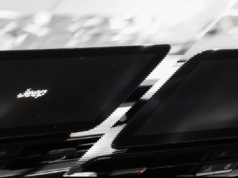 Jeep Avenger nuova a Prato (8)