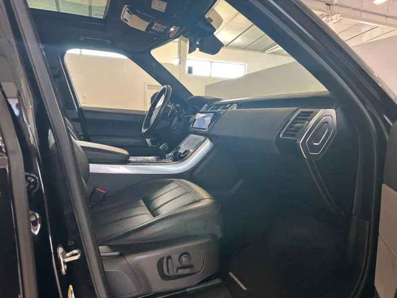 Land Rover Range Rover Sport usata a Venezia (9)