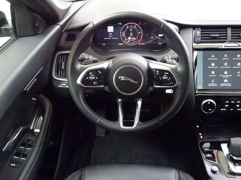 Jaguar E-Pace usata a Como (10)