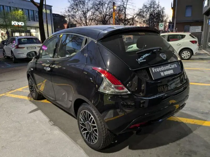 Lancia Ypsilon usata a Parma (10)