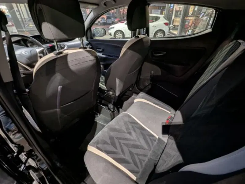 Lancia Ypsilon usata a Parma (12)
