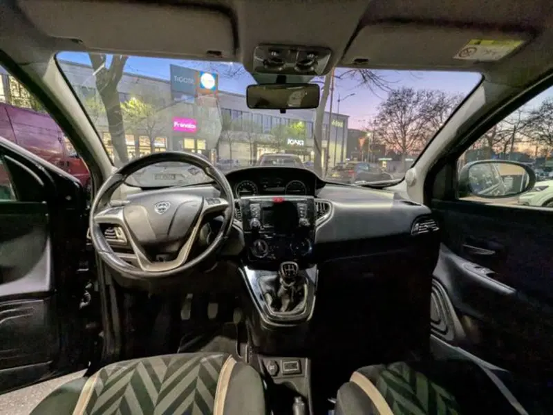 Lancia Ypsilon usata a Parma (13)