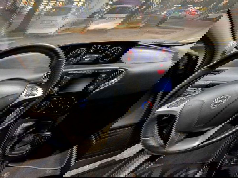 Lancia Ypsilon usata a Parma (14)