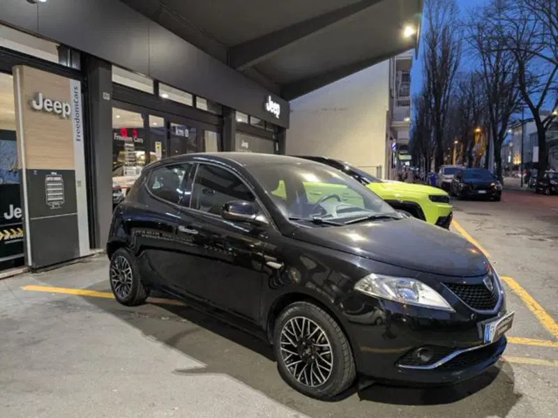 Lancia Ypsilon usata a Parma (6)