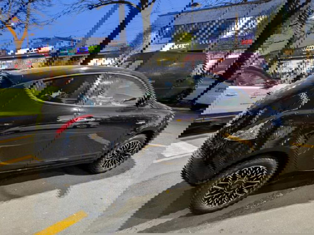 Lancia Ypsilon usata a Parma (8)