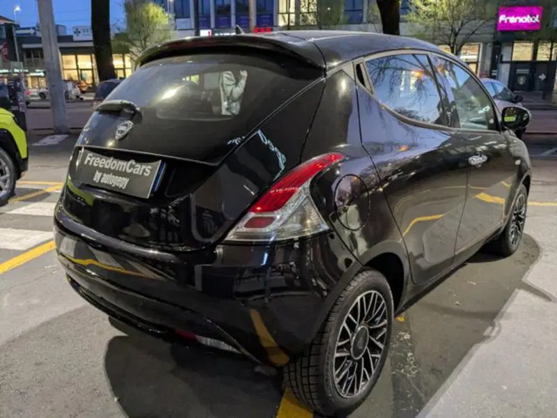 Lancia Ypsilon usata a Parma (9)