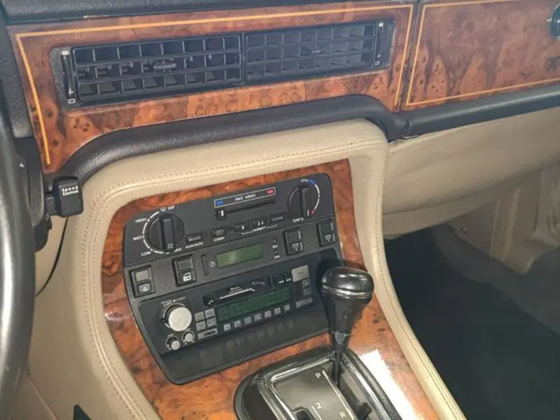 Jaguar Daimler usata a Varese (12)