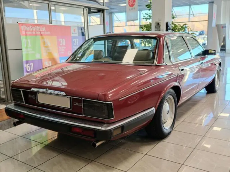 Jaguar Daimler usata a Varese (3)