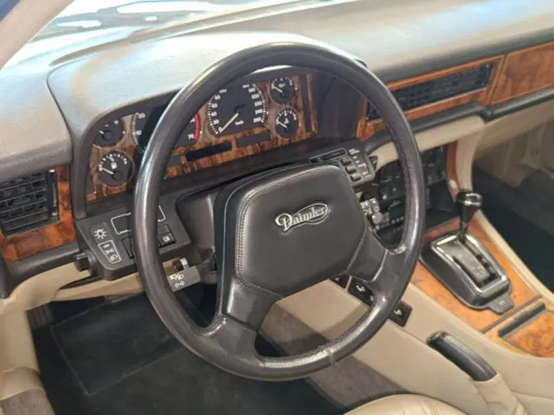 Jaguar Daimler usata a Varese (8)