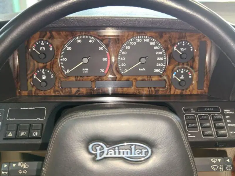 Jaguar Daimler usata a Varese (9)