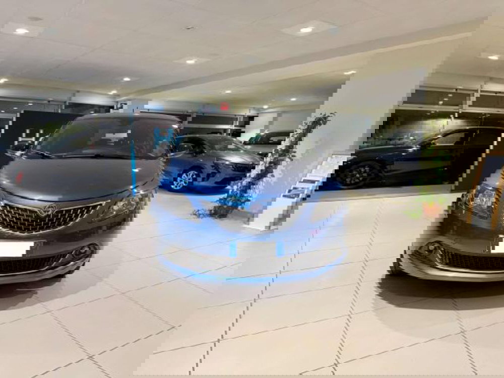 Lancia Ypsilon usata a Savona (2)