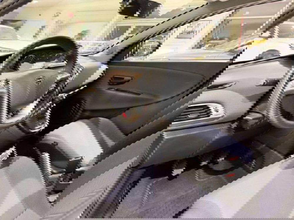 Lancia Ypsilon usata a Savona (11)