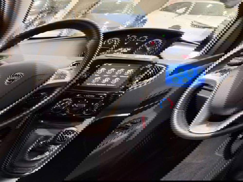 Lancia Ypsilon usata a Savona (14)