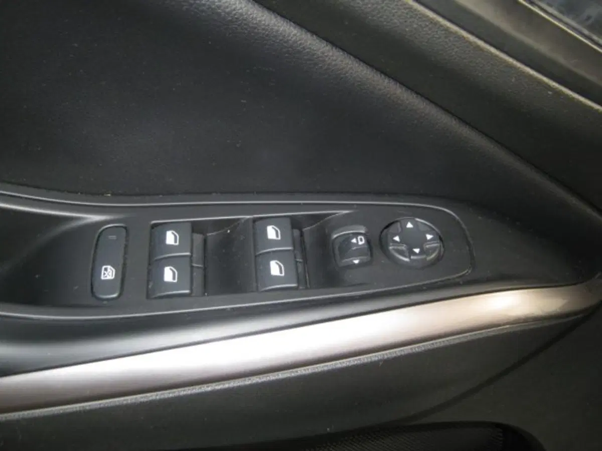 Opel Grandland usata a Fermo (11)