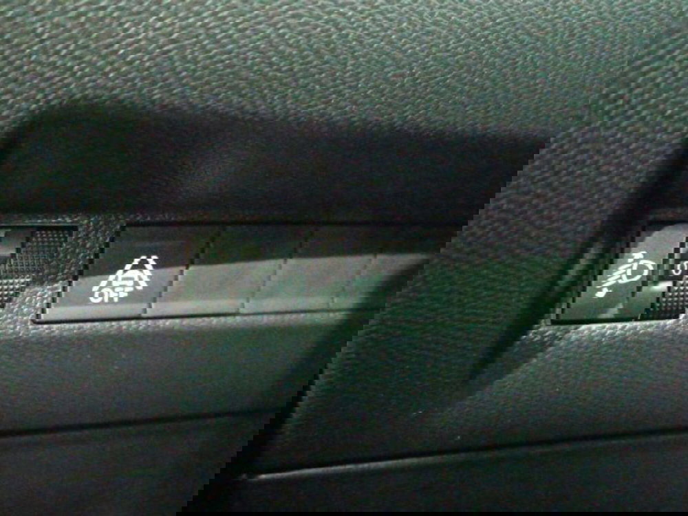 Peugeot 208 usata a Catania (18)