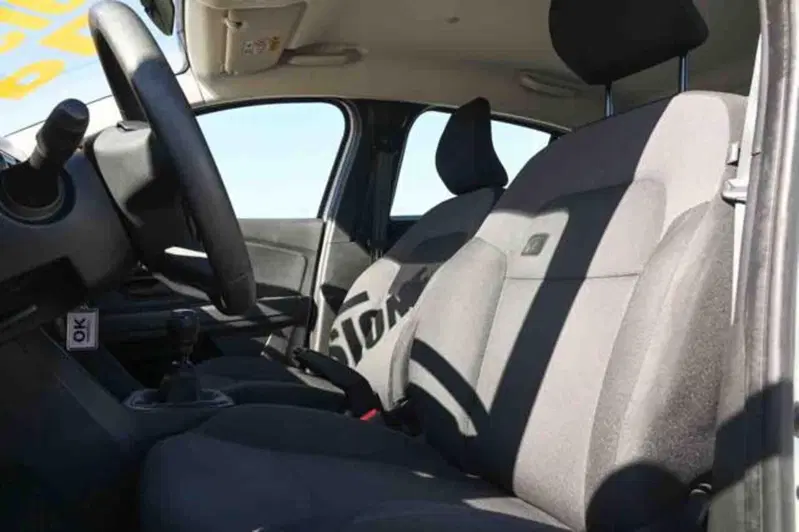 Dacia Logan usata a Torino (14)