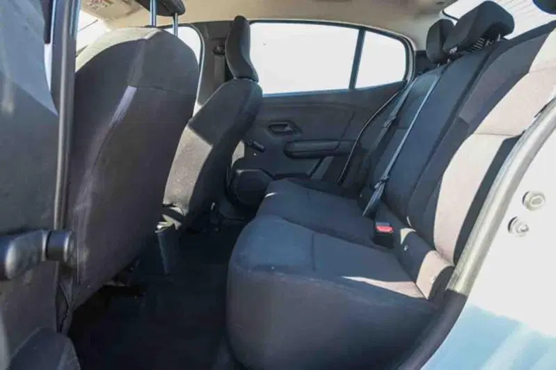 Dacia Logan usata a Torino (15)